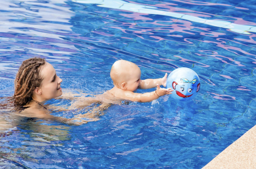 Accoutumance de bébé à l'eau - Au rythme de la nage